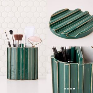 Urban outfitters ceramic soap dish & toothbrush/Makeup holder set of 2